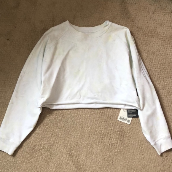 lululemon athletica Tops - UNIQUE Lulu lemon cropped crew sweater